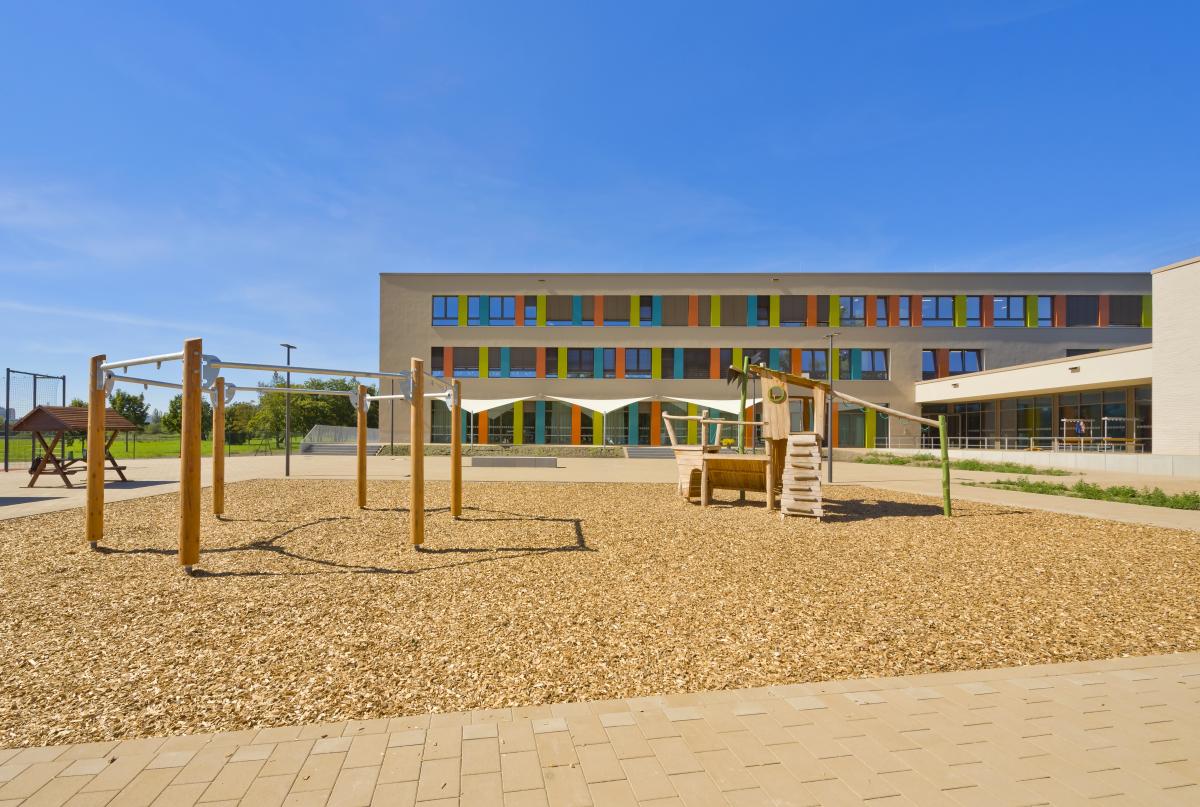 42 Bildungseinrichtungen