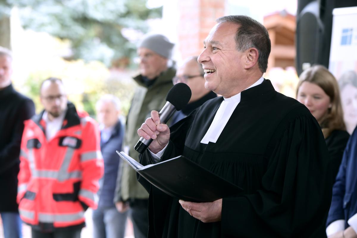 Stiftungstheologe Dr. Ekkehard Steinhäuser leitete den Gottesdienst.