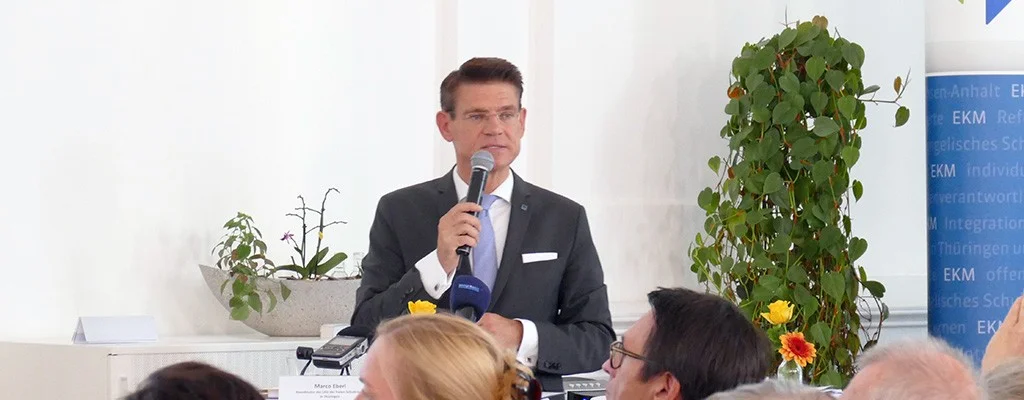 Marco Eberl, Vorstandsvorsitzender der Evangelischen Schulstiftung in Mitteldeutschland, 2019 bei der Präsentation des Schülerkostengutachtens