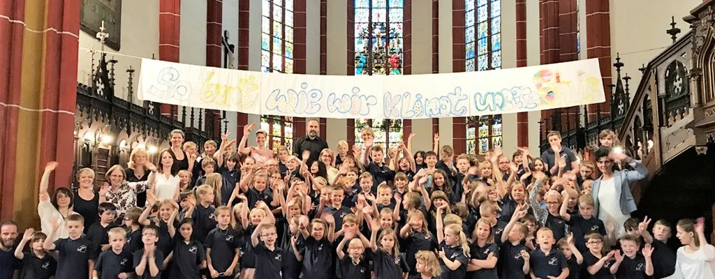 "So bunt wie wir klingt unsere Schule." Das war das Motto des großen Festkonzertes zum 10. Geburtstag der Evangelischen Johannesschule Saalfeld.
