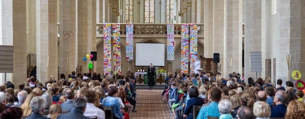Zahlreiche Gäste kamen zum Festgottesdienst in die Predigerkirche anlässlich des 10-jährigen Jubiläums der Evangelischen Grundschule Erfurt