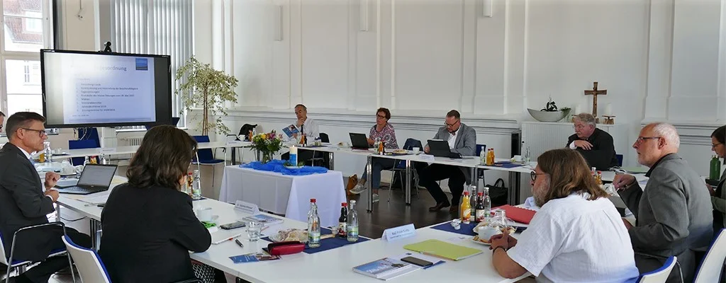 Erste Sitzung des neu berufenen Stiftungsrates der Evangelischen Schulstiftung in Mitteldeutschland.
