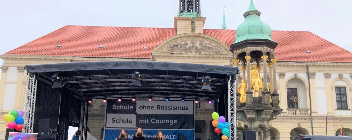 Die Schulband der Evangelischen Sekundarschule Magdeburg gestaltete am Samstag das Bühnenprogramm auf dem Alten Markt mit