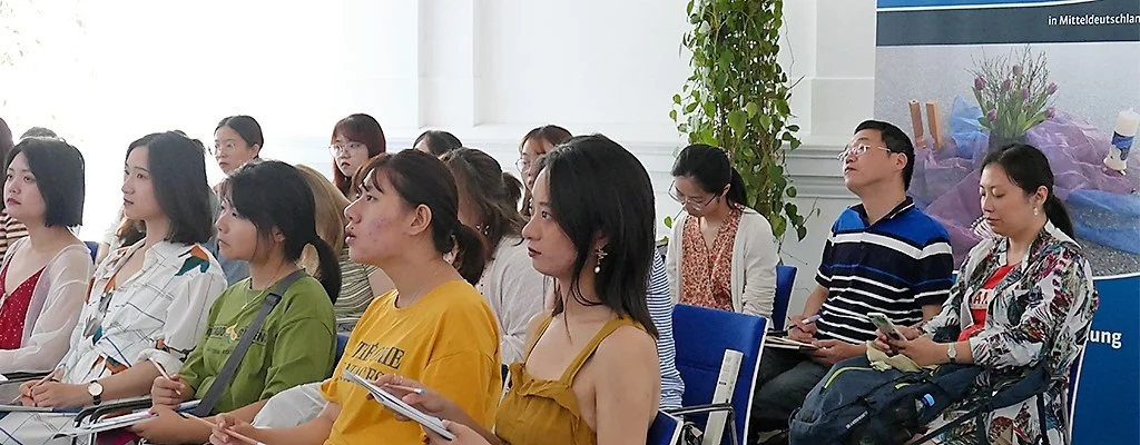 Die rund 30 Studierenden der Nanjing Xiaozhuang University lernten die Schulstiftung und Schulen in freier Trägerschaft kennen.